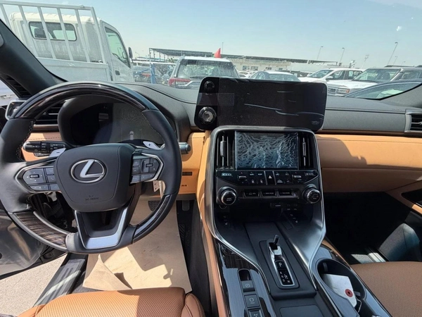 Lexus LX700h