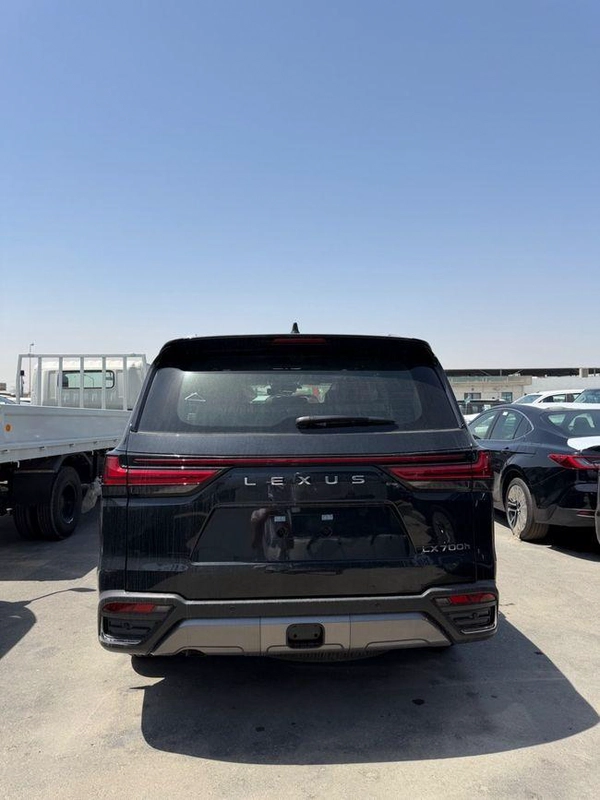 Lexus LX700h