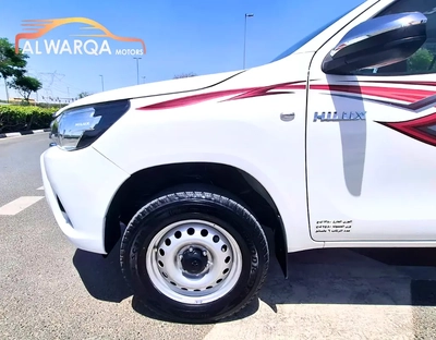 Toyota Hilux Double Cab GL 2023 - GCC Specs - 4x4 Great Condition-7