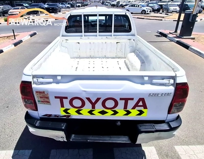 Toyota Hilux Double Cab GL 2023 - GCC Specs - 4x4 Great Condition-14