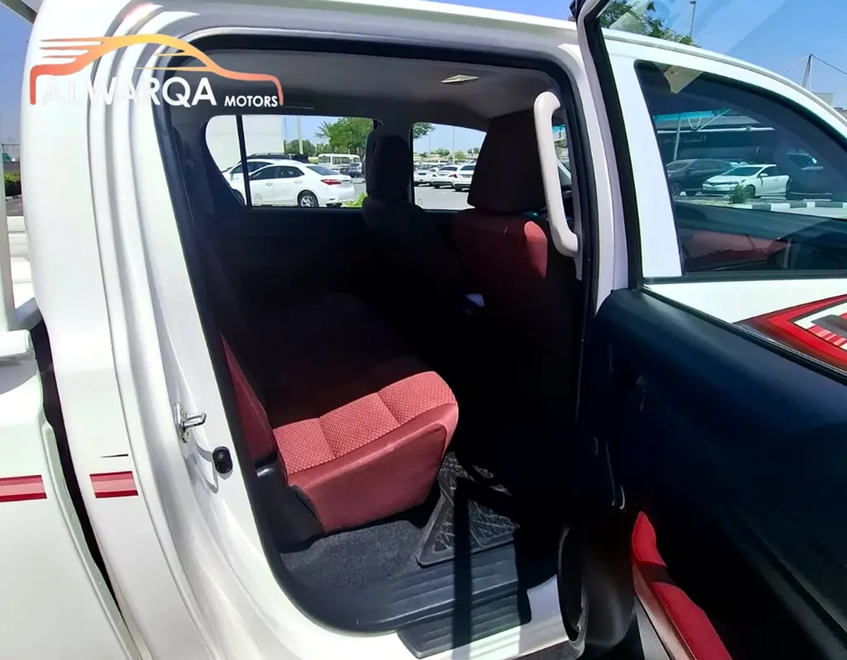Toyota Hilux Double Cab GL 2023 - GCC Specs - 4x4 Great Condition-10-10