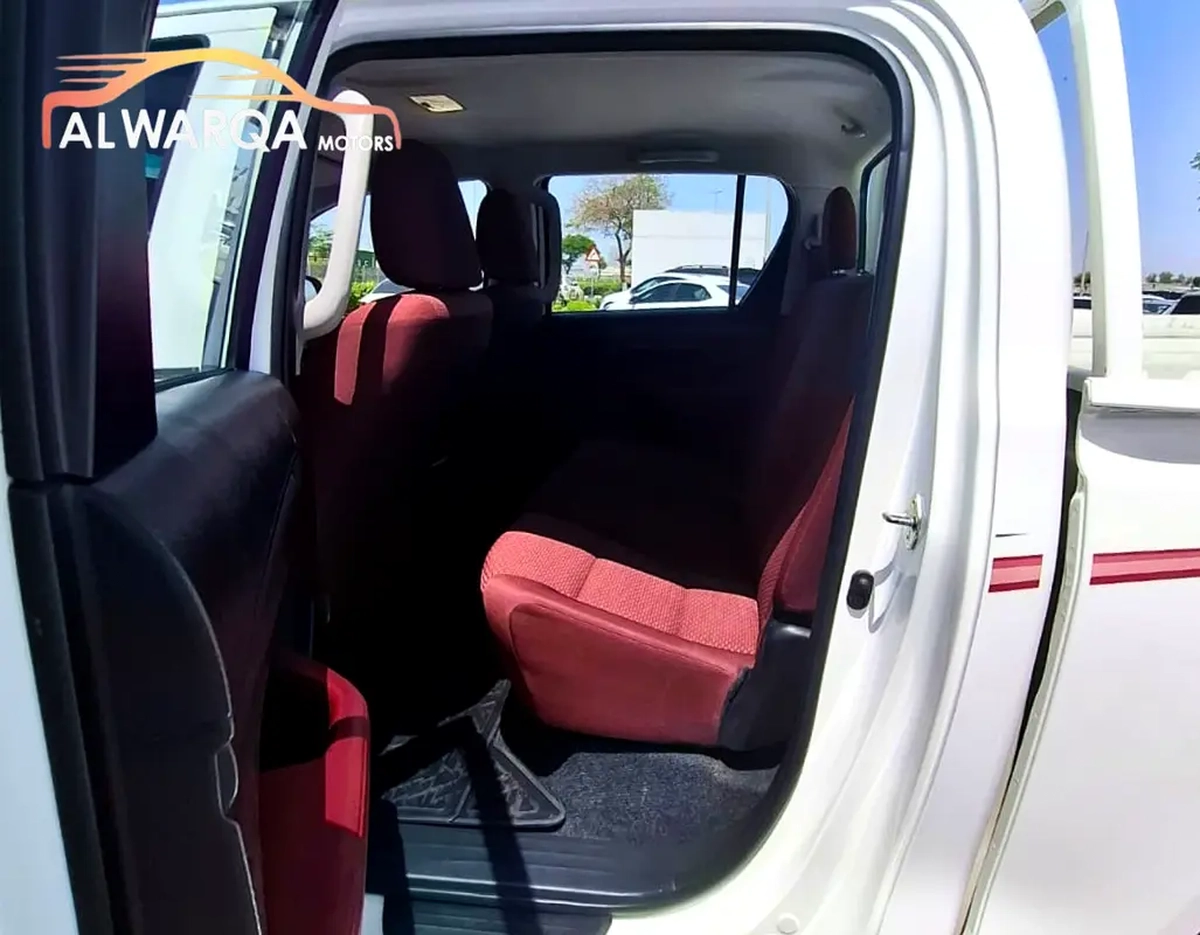 Toyota Hilux Double Cab GL 2023 - GCC Specs - 4x4 Great Condition-8-8