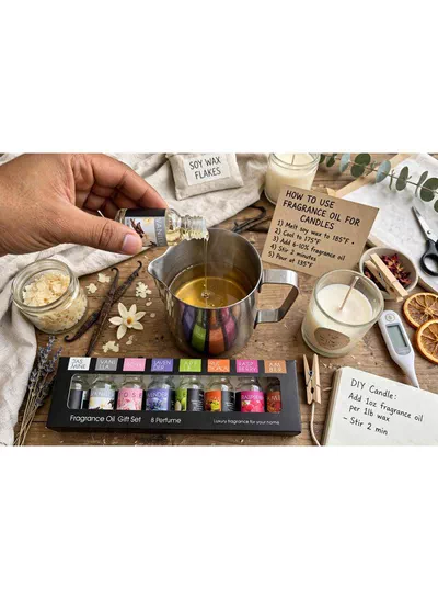 Luxury Fragrance Oil Gift Set – 8 Captivating Scents for Every Mood Discover eight delightful fragrance oils featuring Jasmine, Vanilla, Rose, Lavender, Apple, Tropical Fruit, Raspberry, and Amber. A beautiful gift set perfect for creating a relaxing, welcoming, and beautifully scented home atmosphere.-6