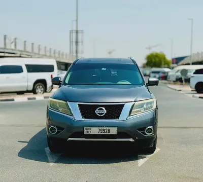Nissan Pathfinder 3.5L V6 2015 GCC Specs - Well Maintained SUV-1