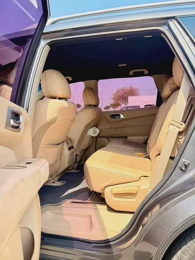 Nissan Pathfinder 3.5L V6 2015 GCC Specs - Well Maintained SUV-8