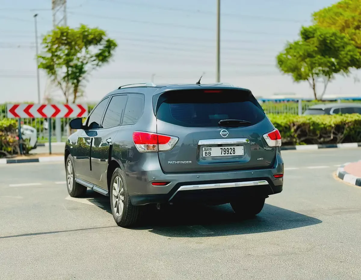 Nissan Pathfinder 3.5L V6 2015 GCC Specs - Well Maintained SUV-5-5