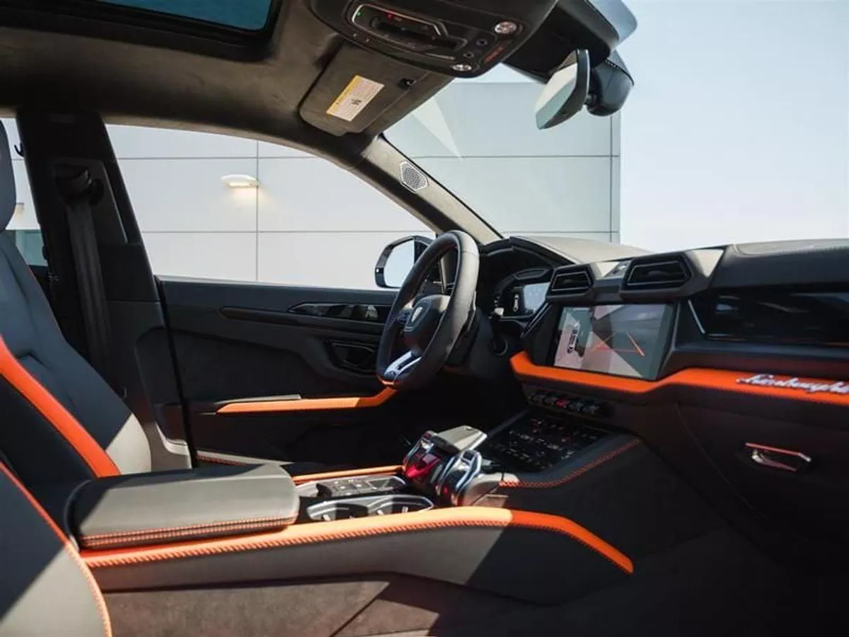 Lamborghini Urus SE Brand New Export Offer-5-0