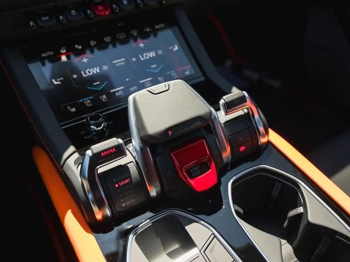 Lamborghini Urus SE Brand New Export Offer-6-0