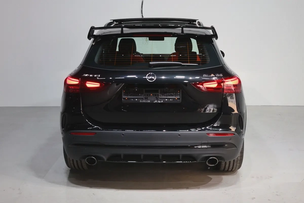 Brand New 2025 Mercedes-Benz GLA 35 AMG -GCC Specs-0KM-UNDER WARRANTY  SERVICE-BRAND NEW
