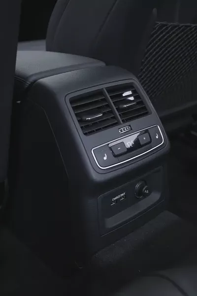 Audi A4 40 TFSI S-line - FULLY LOADED-13