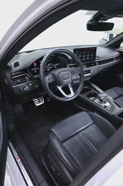 Audi A4 40 TFSI S-line - FULLY LOADED-4