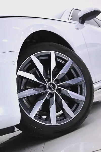 Audi A4 40 TFSI S-line - FULLY LOADED-6