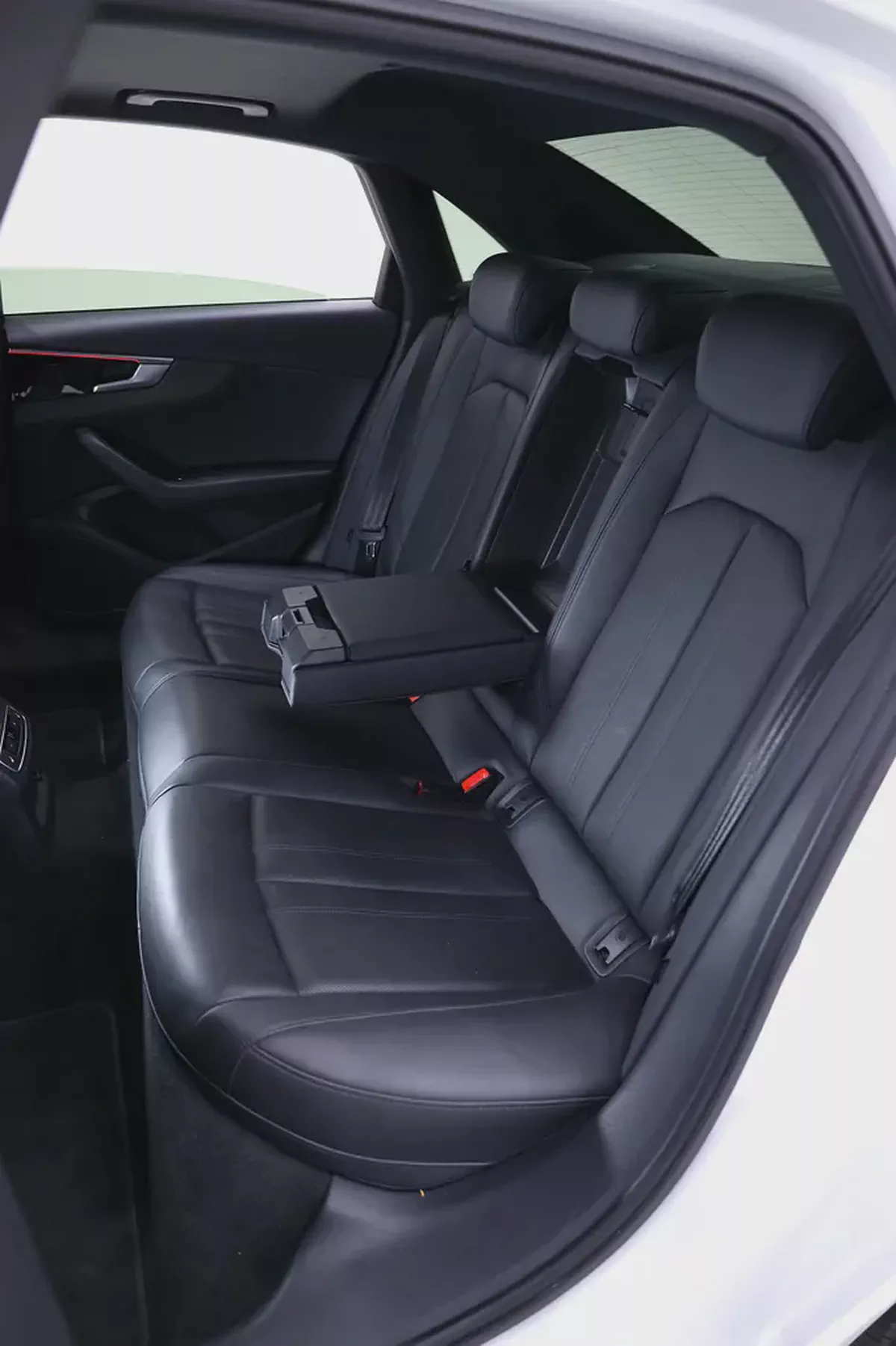 Audi A4 40 TFSI S-line - FULLY LOADED-10-10