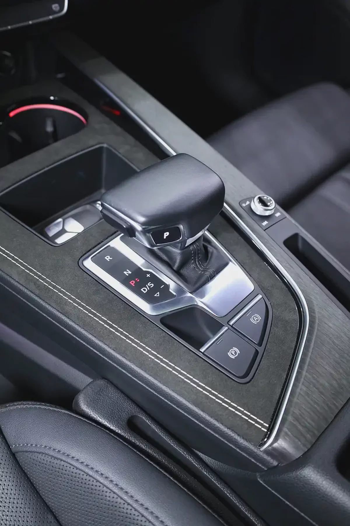 Audi A4 40 TFSI S-line - FULLY LOADED-5-5