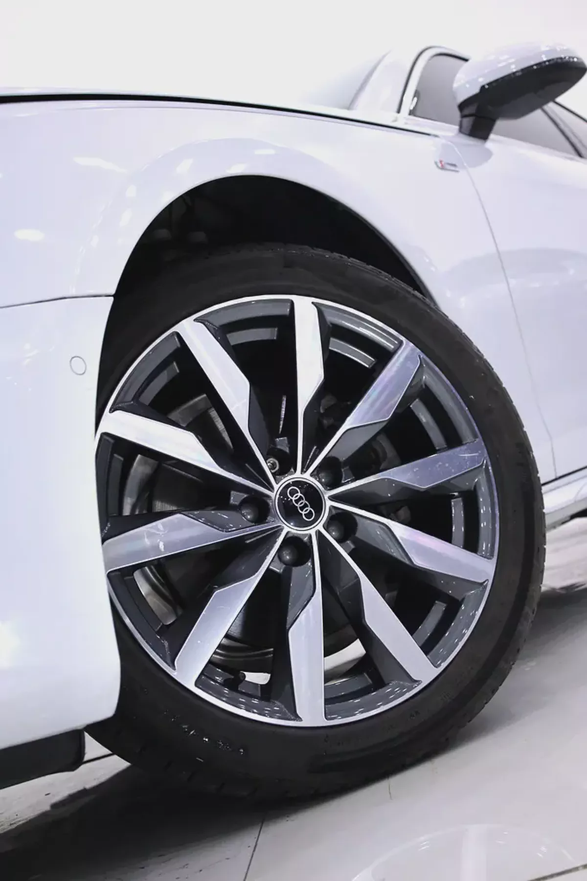 Audi A4 40 TFSI S-line - FULLY LOADED-6-6