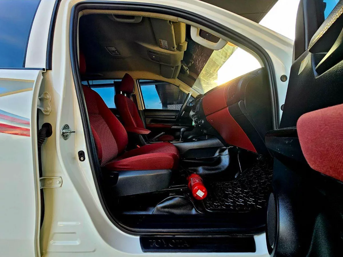 Toyota Hilux GLX PATROL/ AUTO GEAR 4WD/ AUTO WINDOWS/ ADVENTURE BODY/ LOW MILEAGE-9-0