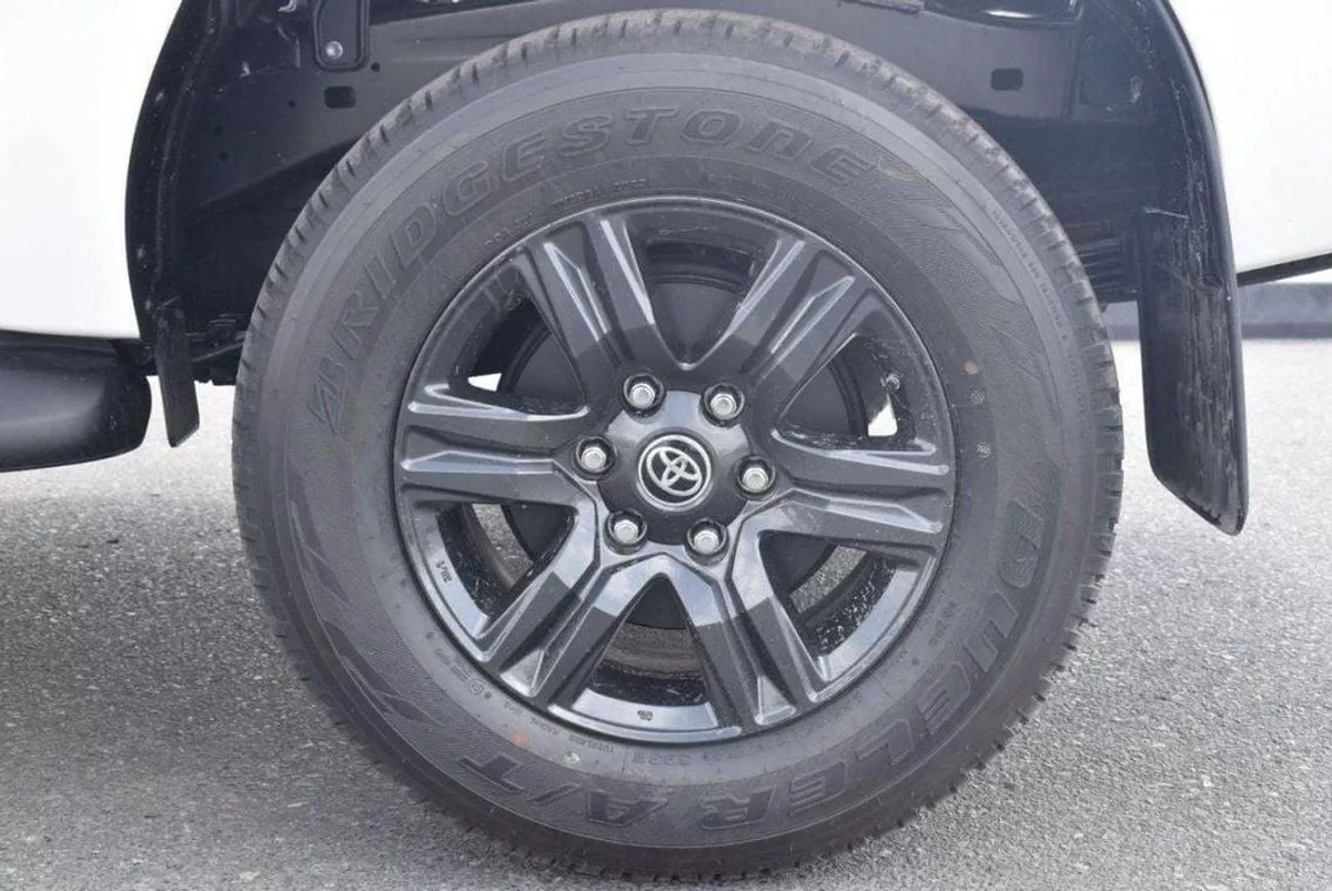 Toyota Hilux SGLX HILUX SR5 2.7L AT  PETROL 2025-11-0