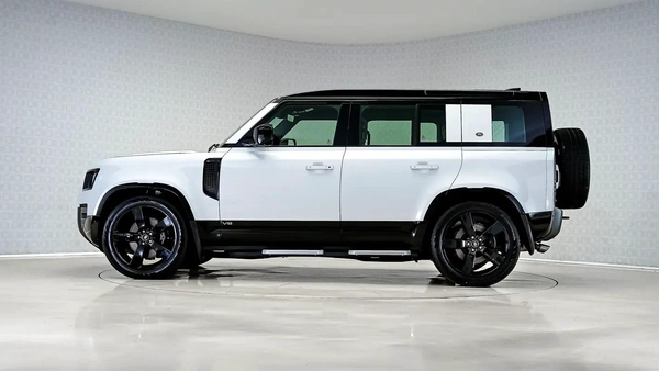 Land Rover Defender 110 V8 Edition P525