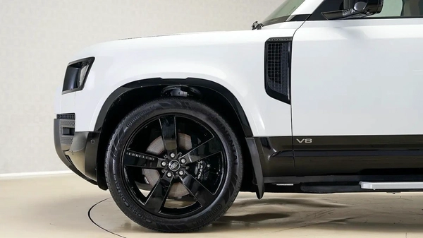 Land Rover Defender 110 V8 Edition P525