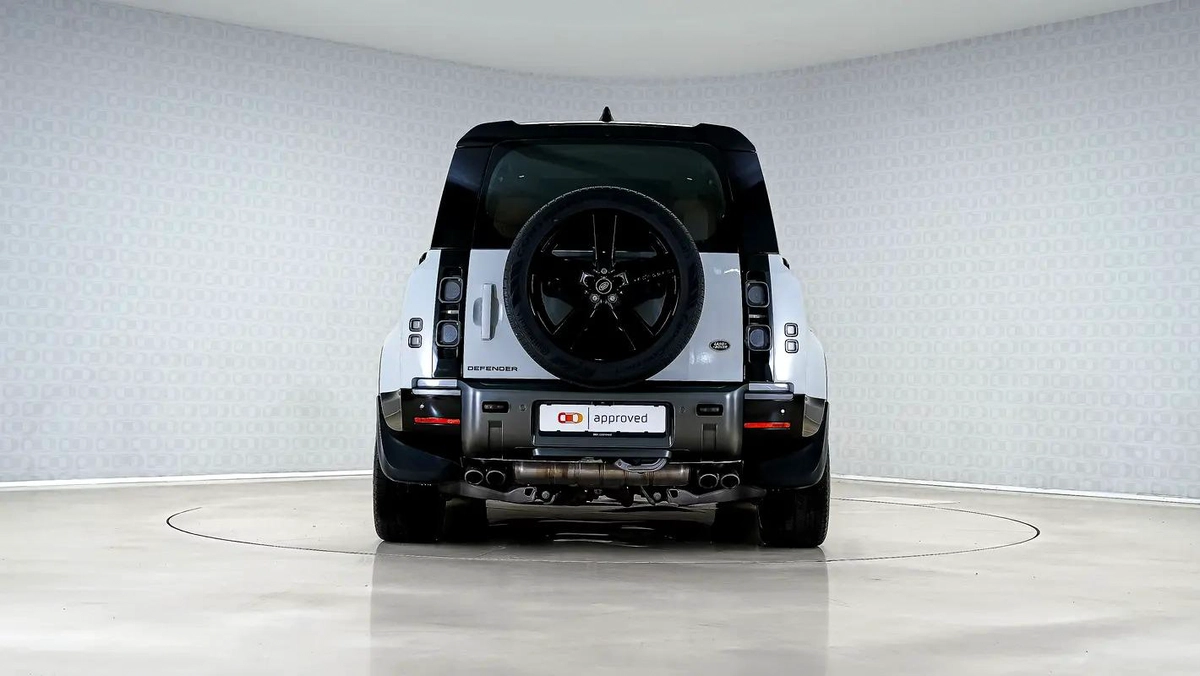 Land Rover Defender 110 V8 Edition P525-1-1