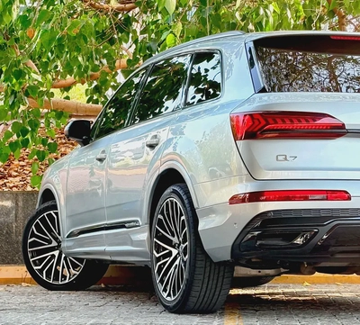 Audi Q7 45 TFSI quattro Luxury 2024 | 1 Year Warranty | 2,600 PM American Specs - Pristine Condition-4