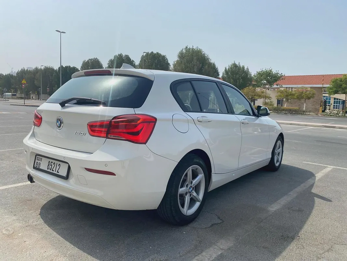 2019 bmw 120i sport line 2.0L || GCC ||accident free ||Full services at bmw agency-8-8