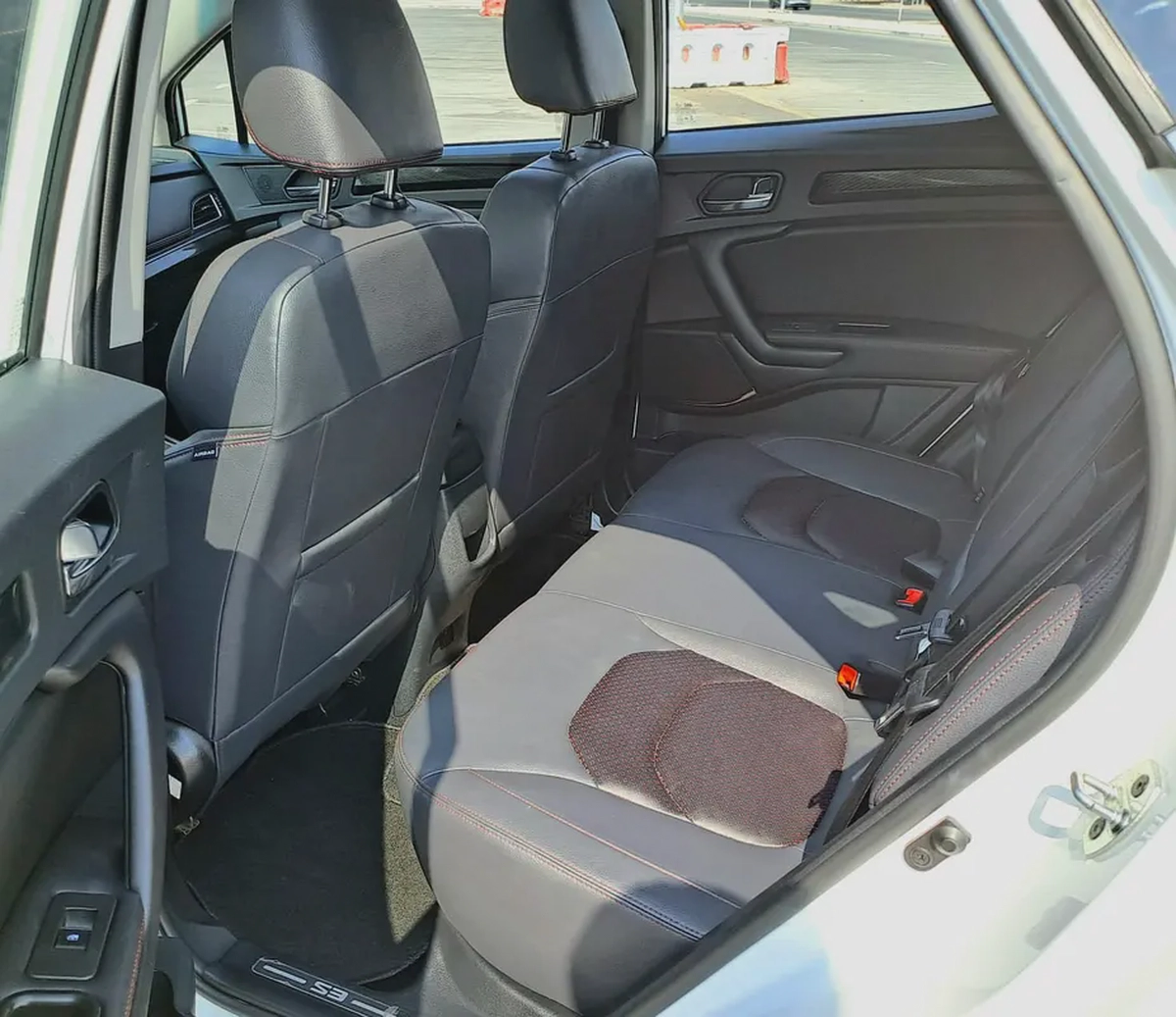 420-Monthly l GCC l Sunroof, Leather, Cruise l Accident Free-11-11