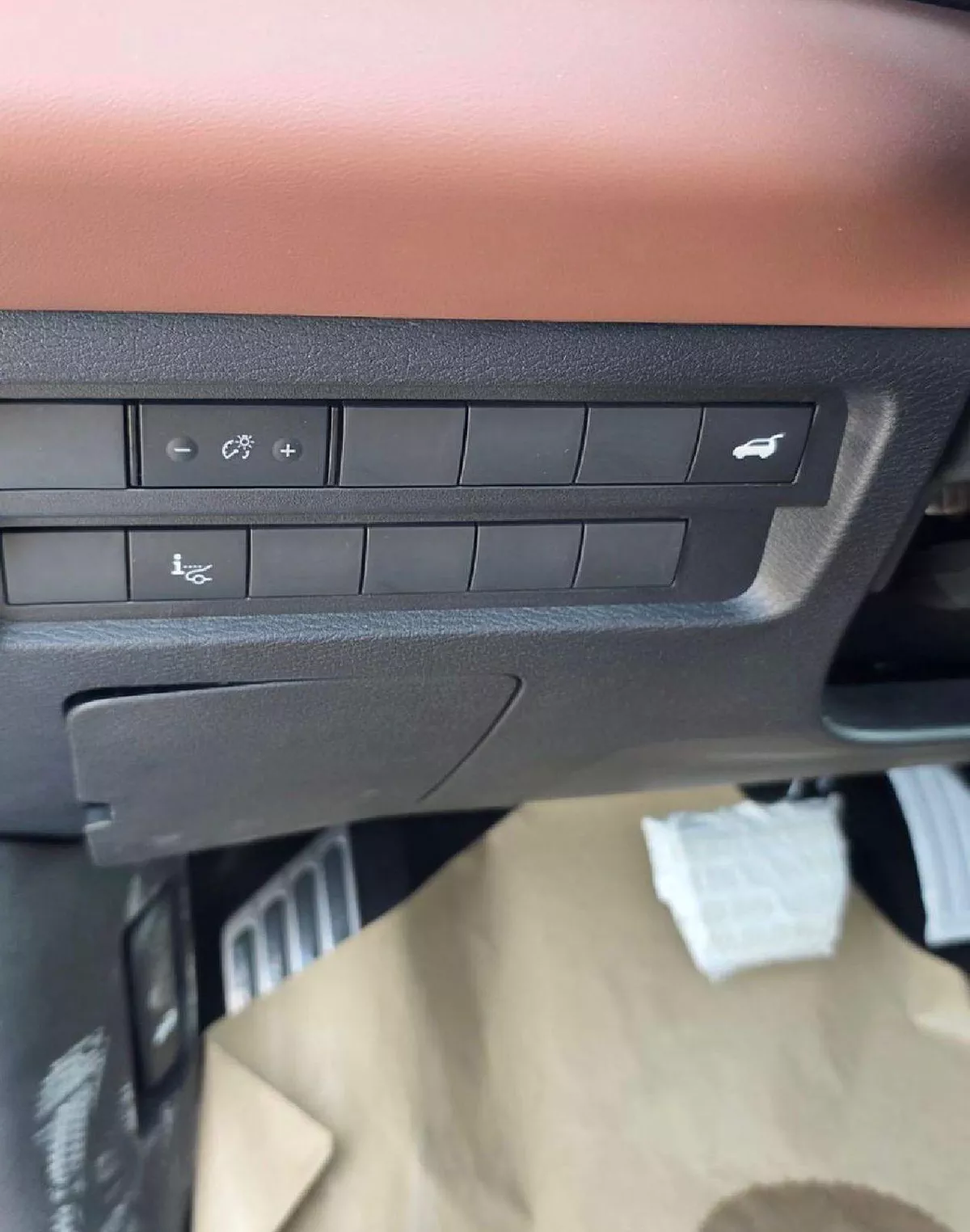 MITSUBISHI OUTLANDER P LINE-8-8