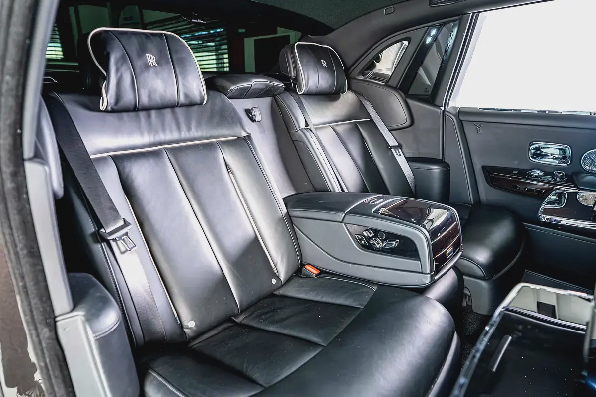 Rolls Royce Phantom-Diamond Grey Exterior Color-24 Inch Chrome Rims-Star Light System-19-19
