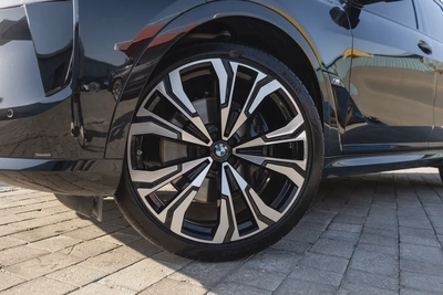 BMW X7 M60 2023-10