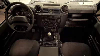 Land Rover Defender 75th 2015 GCC specs-9