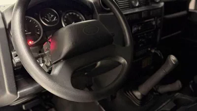 Land Rover Defender 75th 2015 GCC specs-11