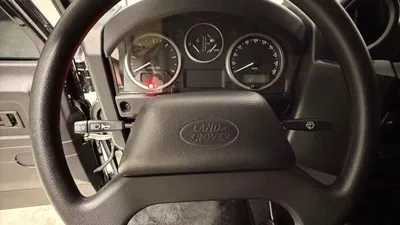 Land Rover Defender 75th 2015 GCC specs-12