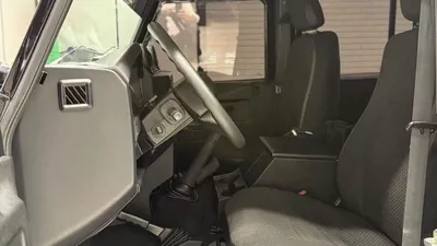 Land Rover Defender 75th 2015 GCC specs-6