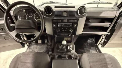 Land Rover Defender 75th 2015 GCC specs-8