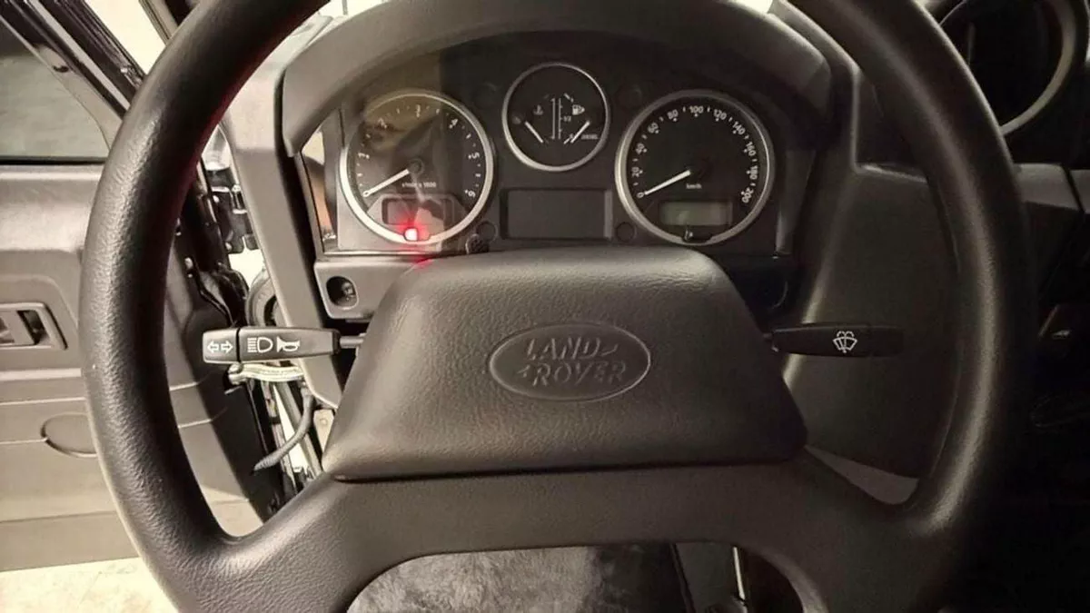 Land Rover Defender 75th 2015 GCC specs-12-0