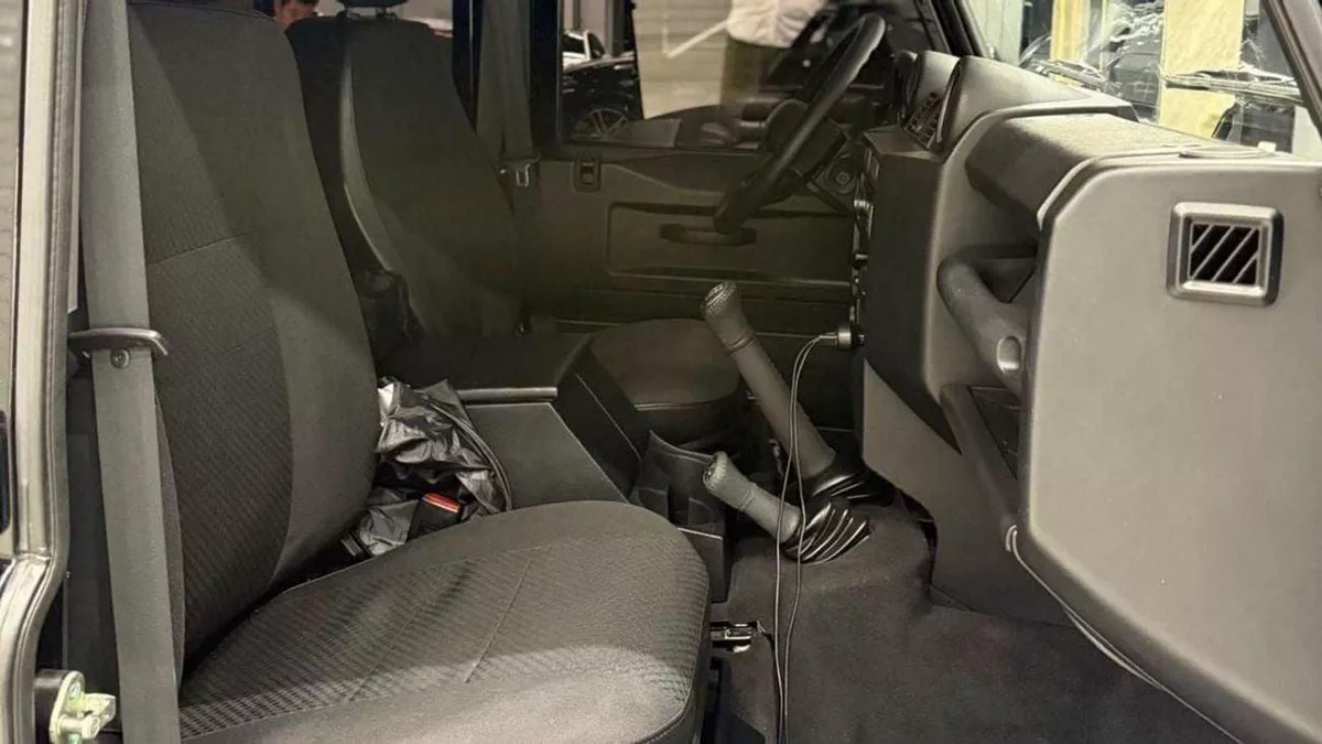 Land Rover Defender 75th 2015 GCC specs-15-0