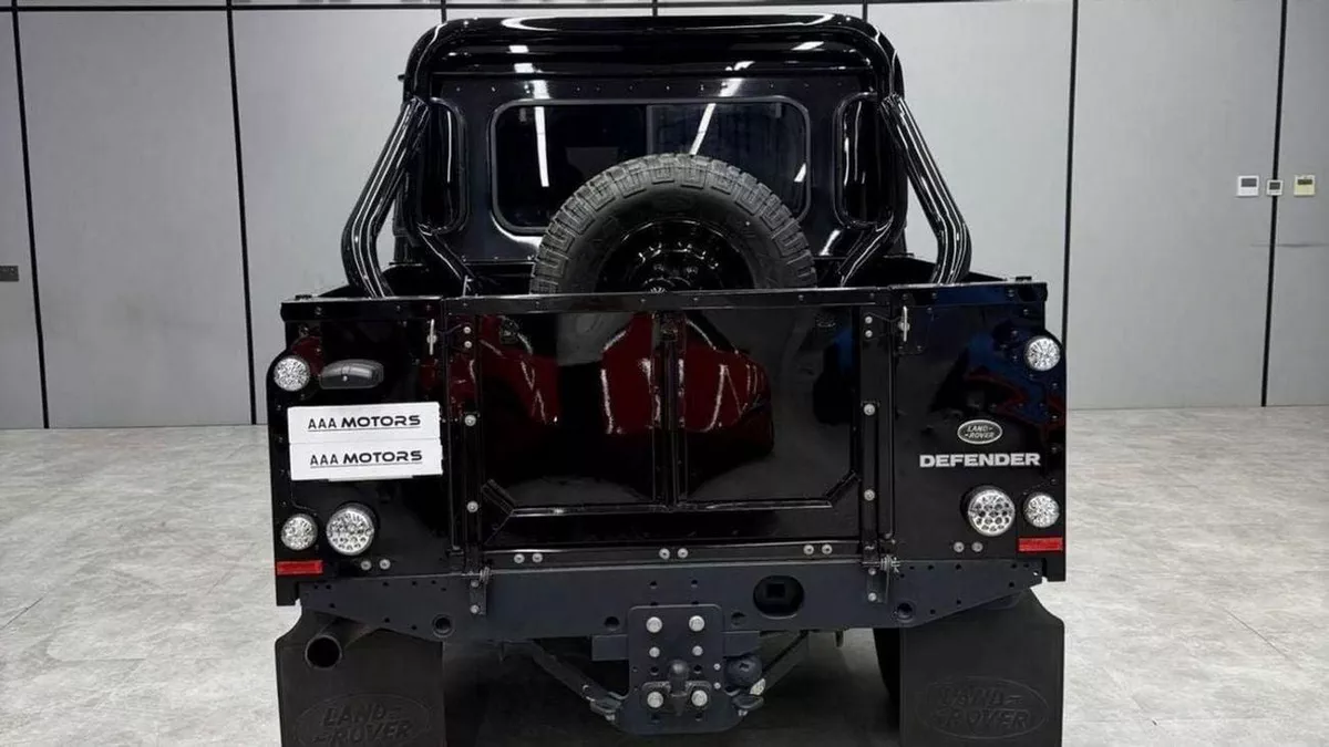 Land Rover Defender 75th 2015 GCC specs-22-0