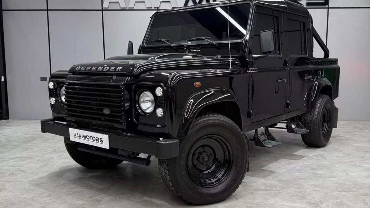 Land Rover Defender 75th 2015 GCC specs-1-0