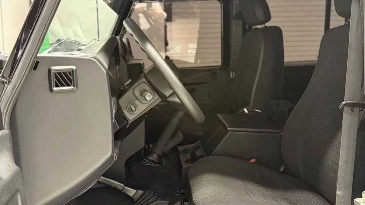Land Rover Defender 75th 2015 GCC specs-6-0