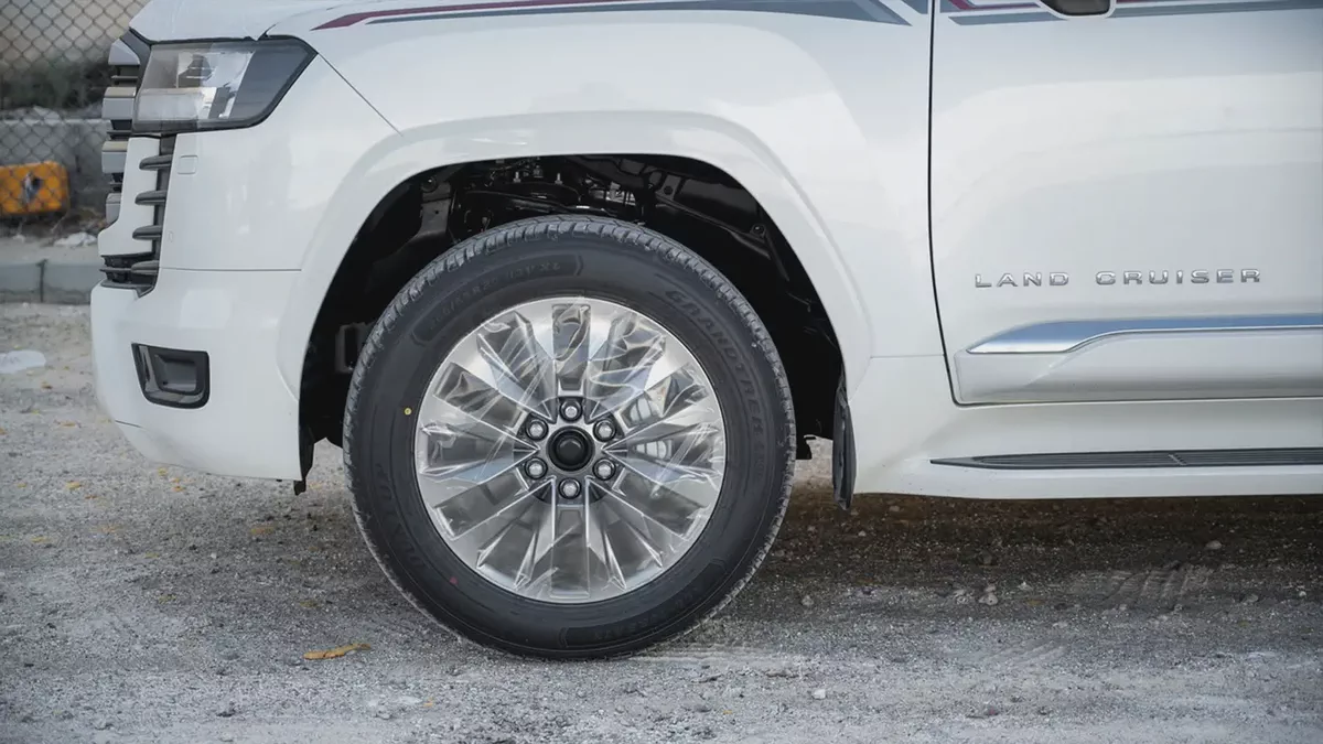 Toyota Land Cruiser GXR 4.0L Full Option 2026 GCC Specs For Export-4-4