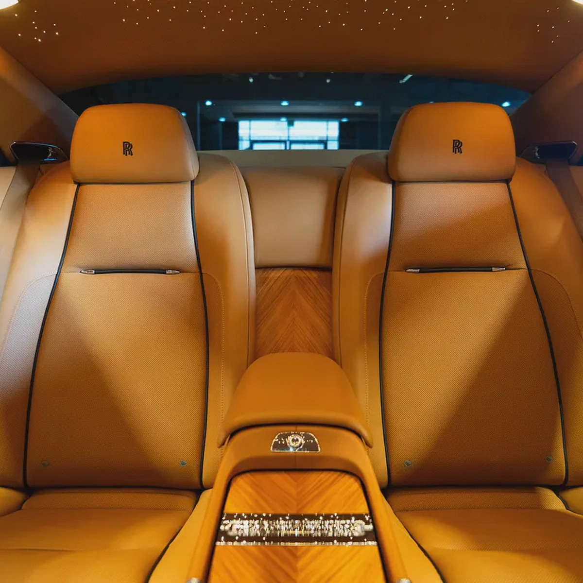 AED 339,950	 • Rolls-Royce Wraith  • 1 Year Warranty-15-15