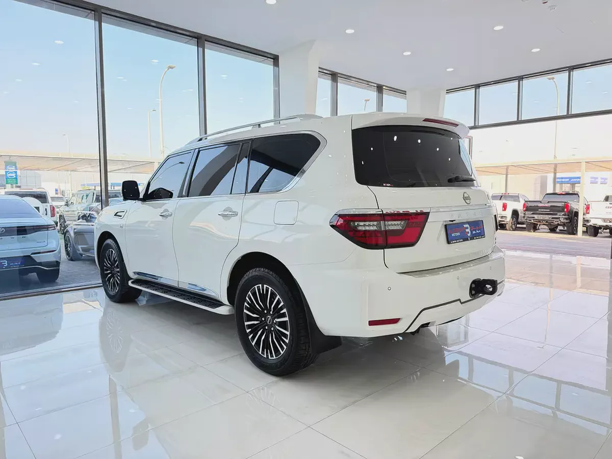 نيسان باترول بلاتينيوم ثمانية سلندر ابيض / احمر خليجي Patrol 2022 LE Platinum GCC Specs-3-3