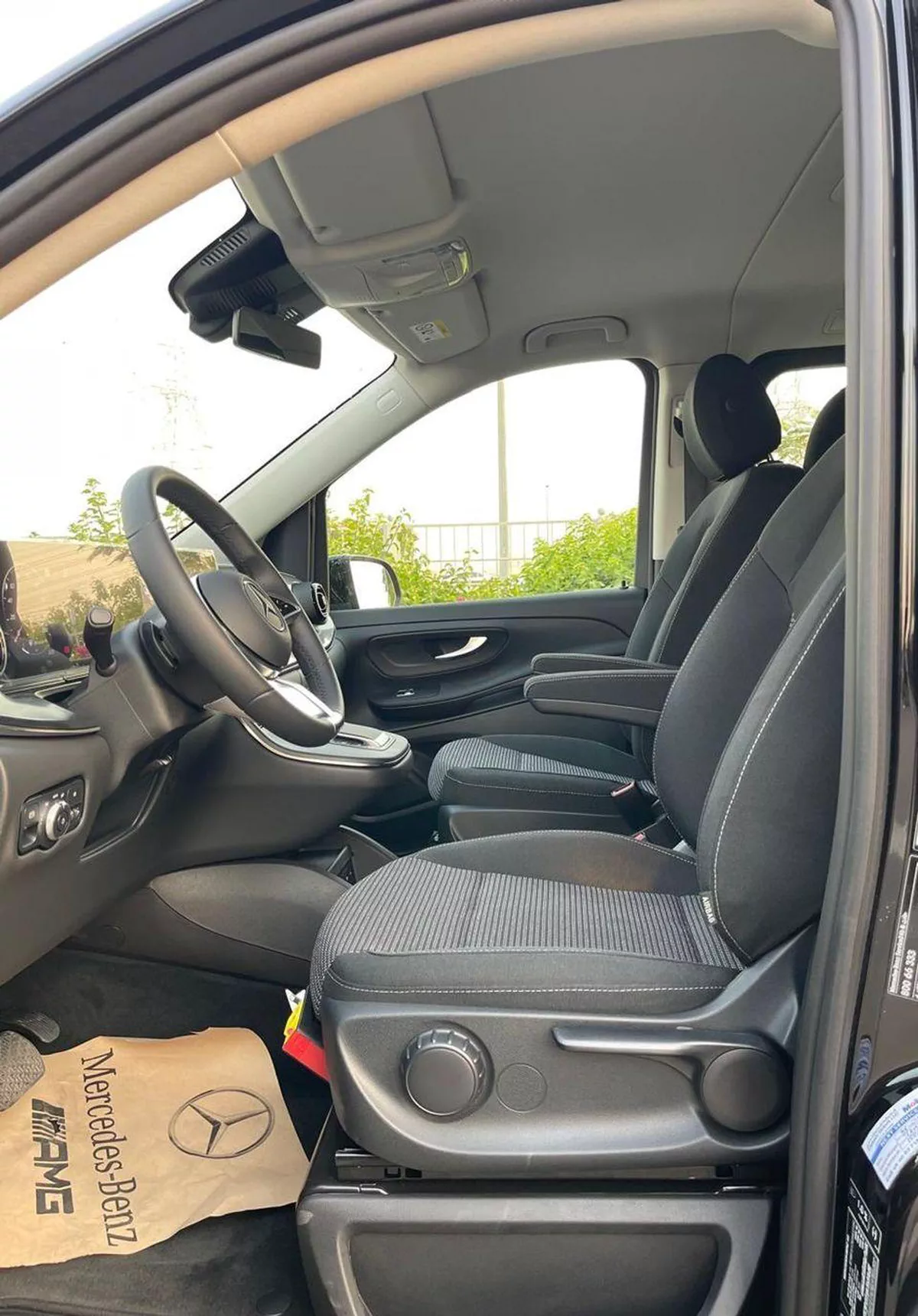 Mercedes Benz V300 AVANTGARDE 5 years Warranty 2025 GCC-5-5