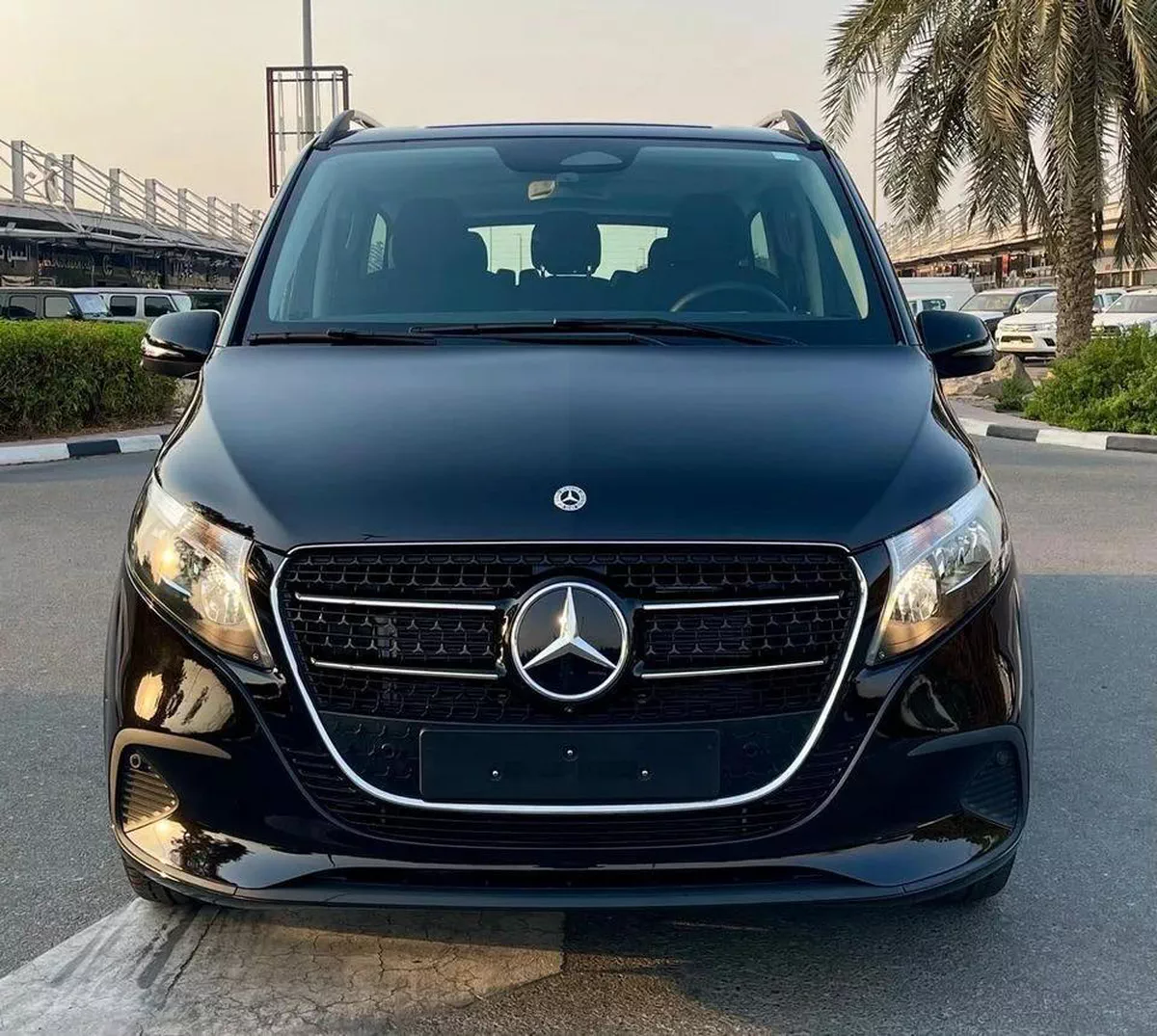 Mercedes Benz V300 AVANTGARDE 5 years Warranty 2025 GCC-9-9