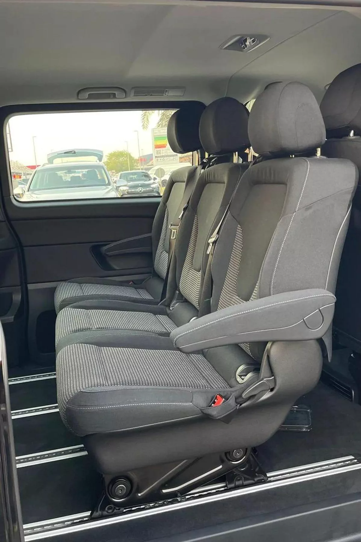 Mercedes Benz V300 AVANTGARDE 5 years Warranty 2025 GCC-7-7