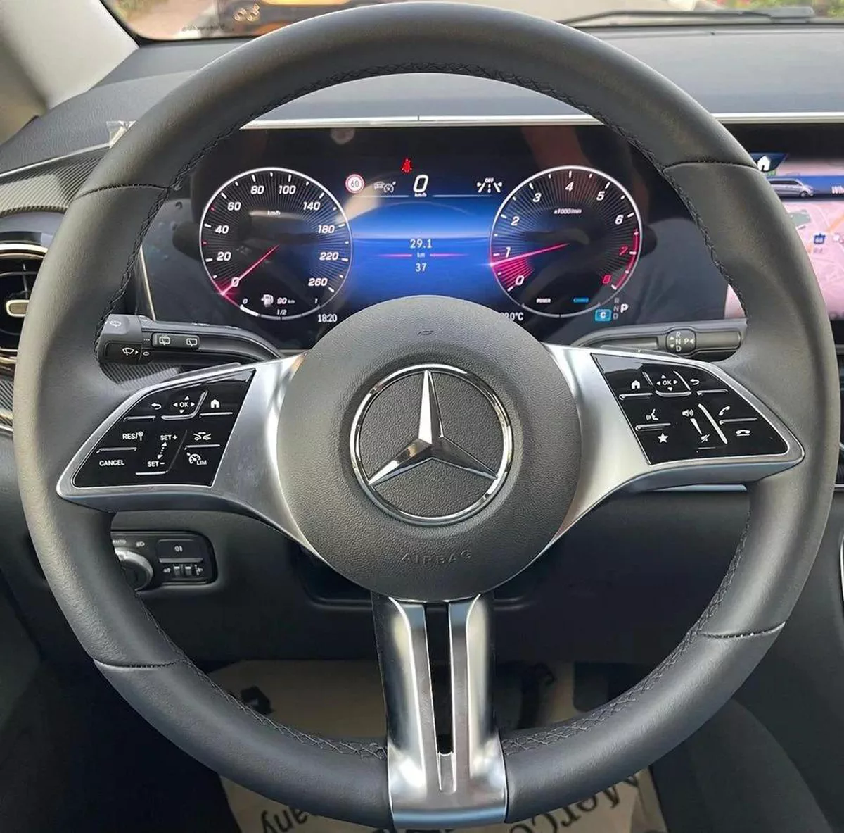 Mercedes Benz V300 AVANTGARDE 5 years Warranty 2025 GCC-16-16