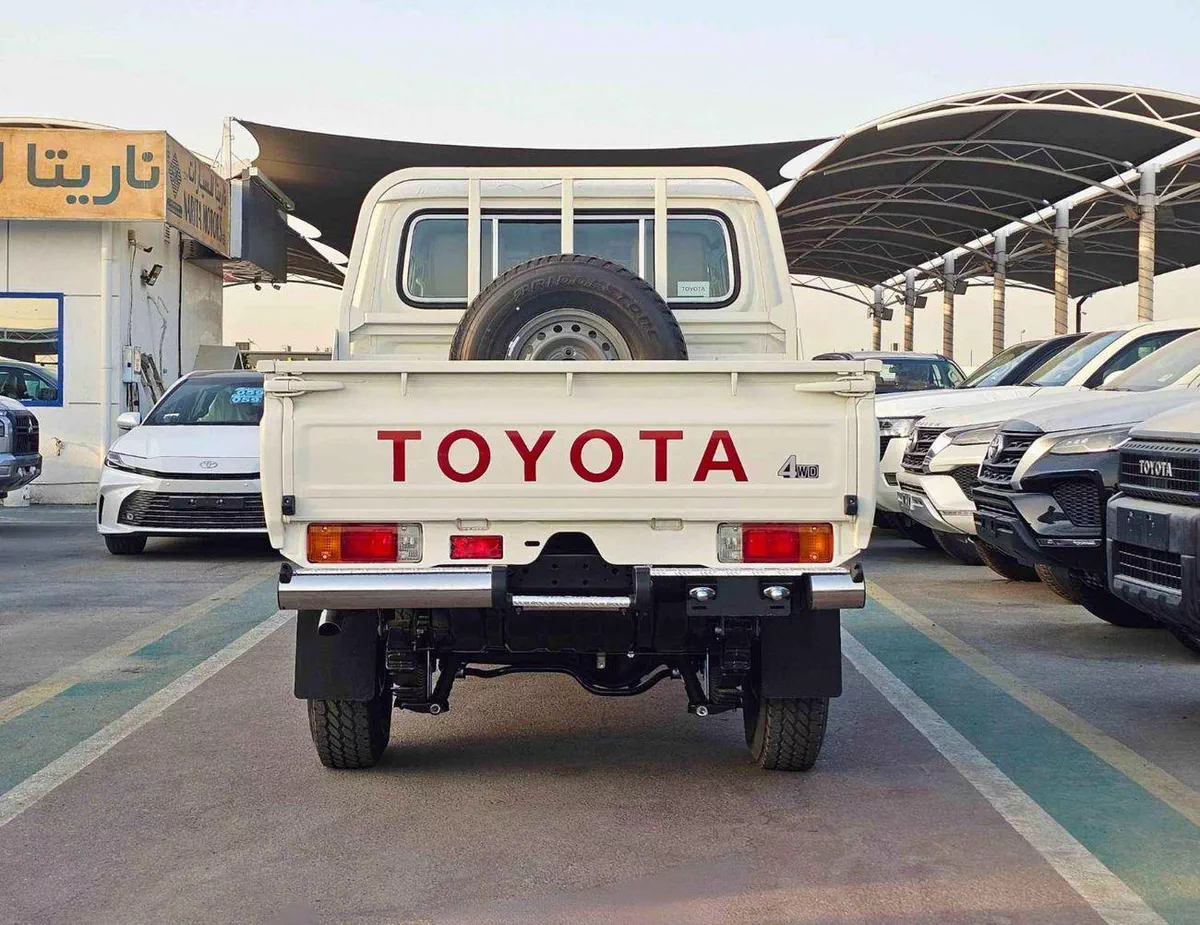 Toyota Land Cruiser Pick Up  DOUBLE CABIN MANUAL / 2.8L V4 DIESEL 4WD / SNORKEL (CODE # STD-E)-3-0