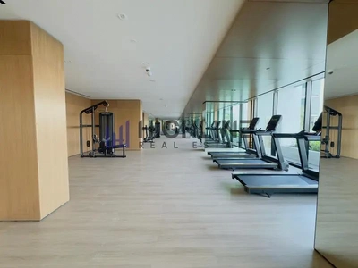 BRIGHT UNIT |PREMIUM QUALITY| SMART HOME| VACANT-1