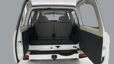 Nissan Patrol Safari 4.8L A/T-11